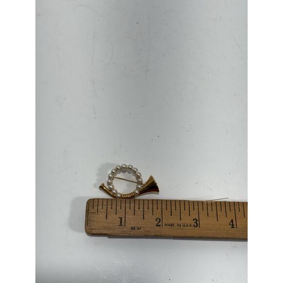 Napier French Horn‎ Faux Pearl Brooch Pin Gold Tone 3D Signed Musical Band - Picture 5 of 6